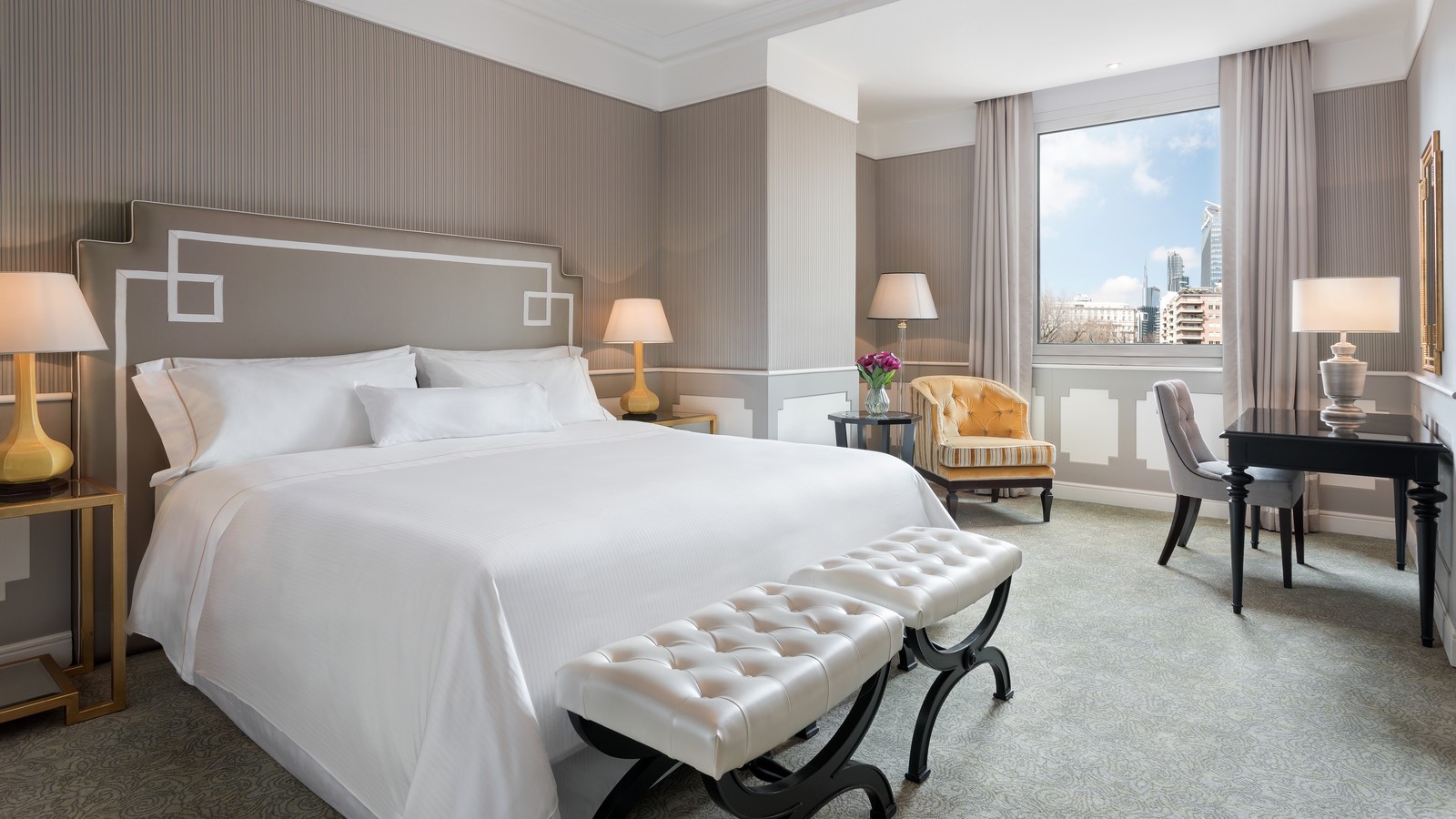 Deluxe Contemporary Room